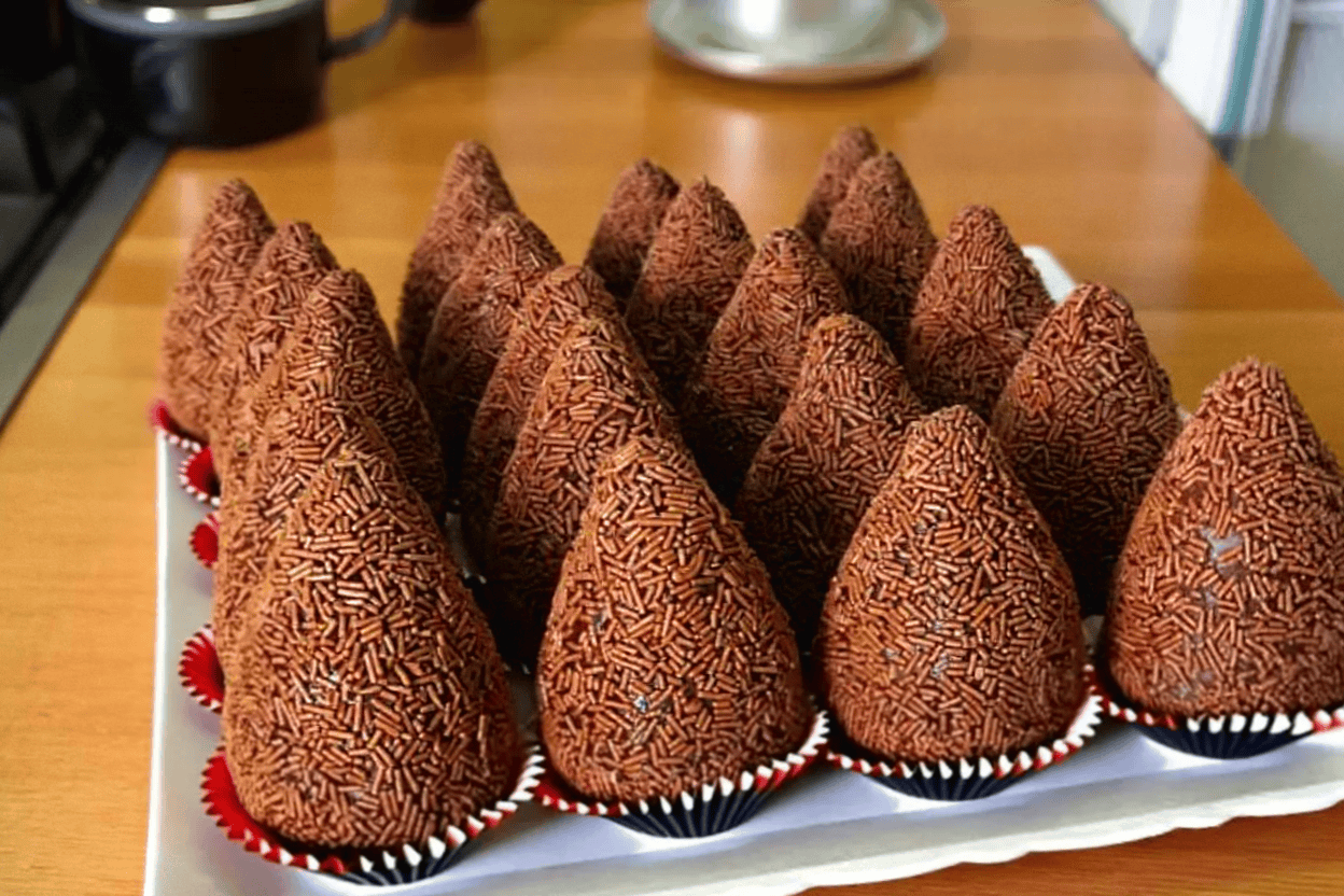 Coxinha de brigadeiro: receita fácil para surpreender em festinhas e encontros