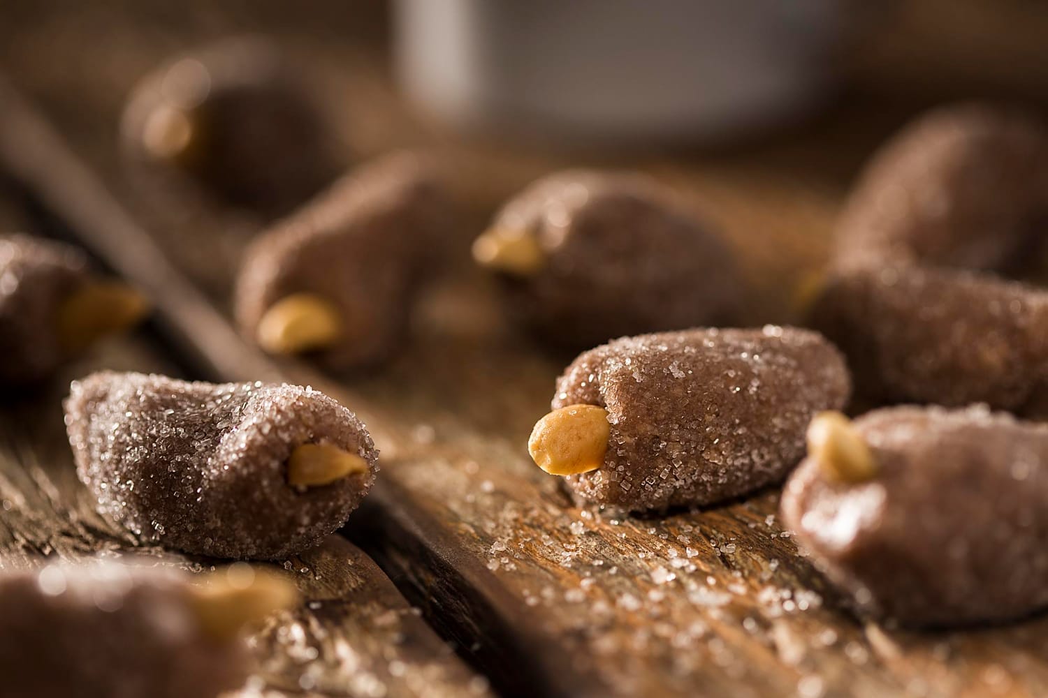 Cajuzinho: o clássico doce de amendoim que conquista qualquer festa